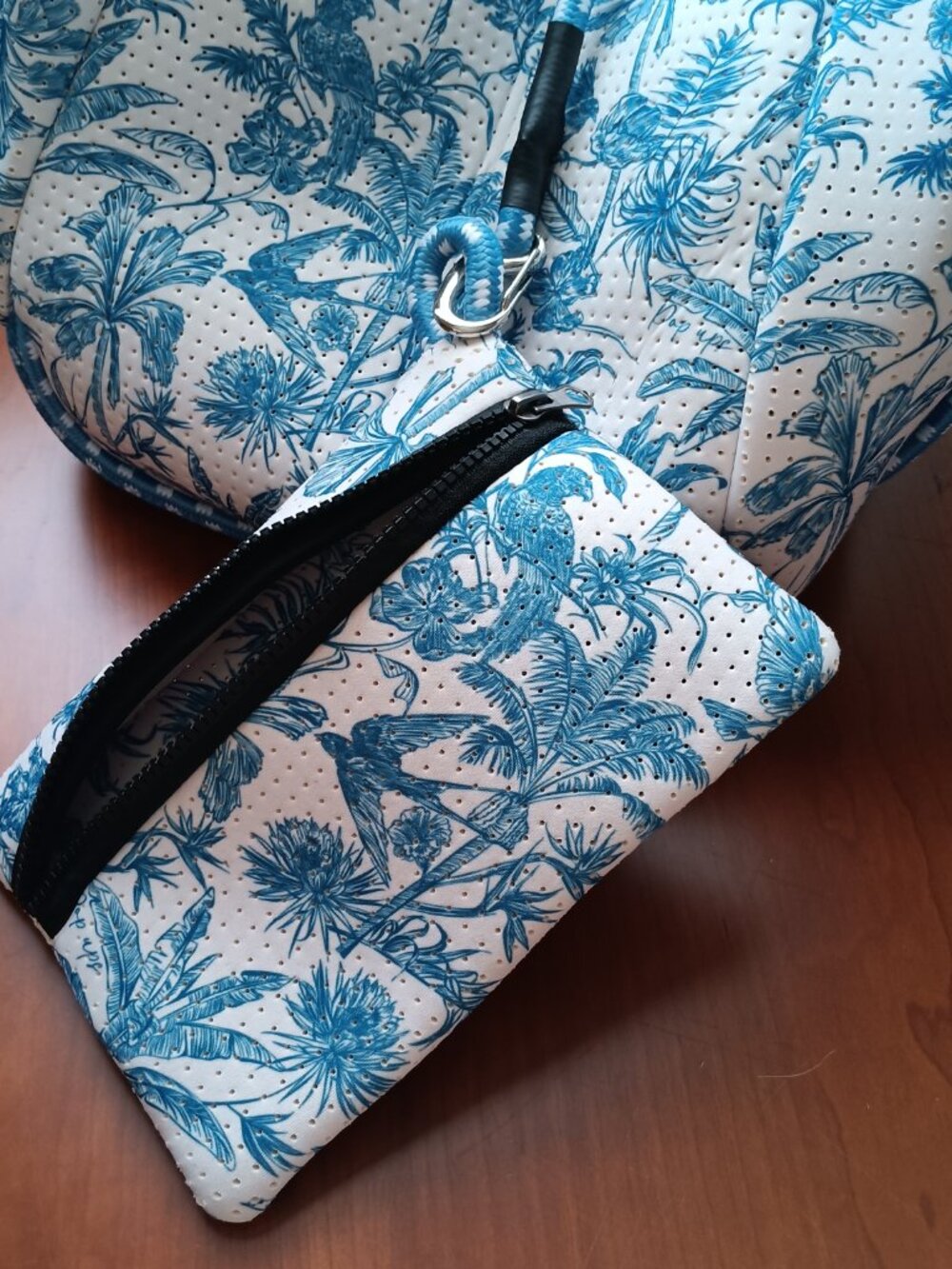 NWOT PopUps Toile Blue & White Everyday Tote - Picture 11 of 14